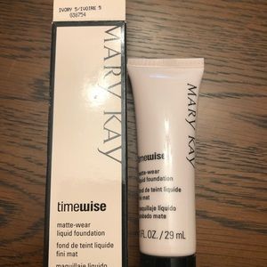 Mary Kay Matte Wear Liquid Foundation Ivory 5
